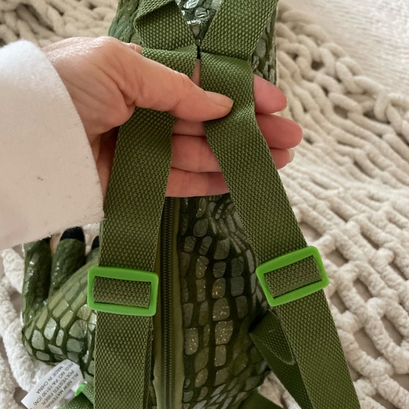 T-REX KIDS PLUSH BACKPACK - Picture 6 of 14